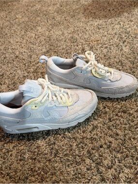 Nike Women's Light Gray